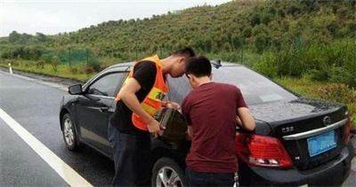 乌拉特后旗永福道路救援